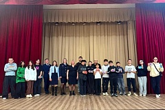 Полицейские Юго-Восточного округа провели игру «КиберЩит: защита в цифровом мире» для воспитанников подшефной школы имени Ю.В. Никулина